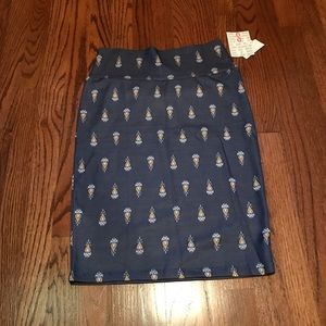 NWT Lularoe Cassie skirt fleur de lis print